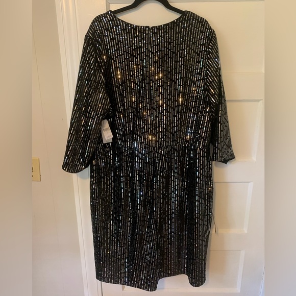 Black and Silver Sequined Dress - Picture 5 of 5